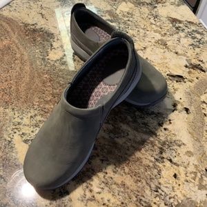 Womens Dansko Patti Suede Slip On, US 8.5, Like New